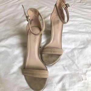 NWT KENNETH COLE REACTION LOLITA ANKLE STRAP BLOCK HEELED SANDAL